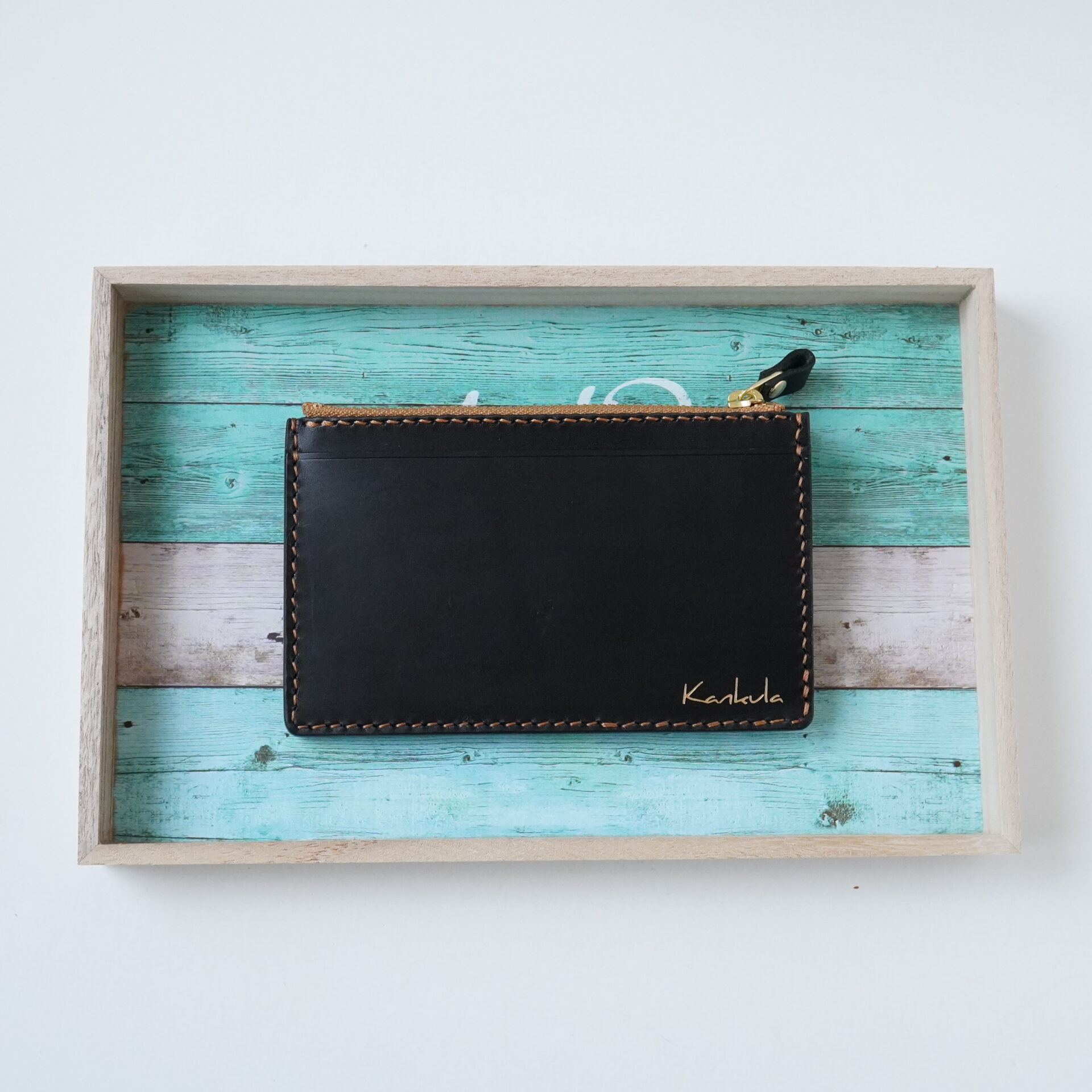 ブッテーロ黒、糸ライトキャメル、ファスナーベージュゴールド