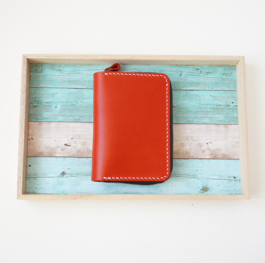 ブッテーロレッド、糸白、ファスナーブラックアンティーク