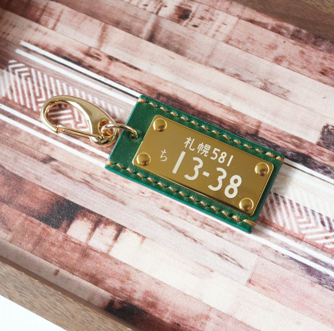 ブッテーロ緑×黄色、糸ライトキャメル、金具ゴールド