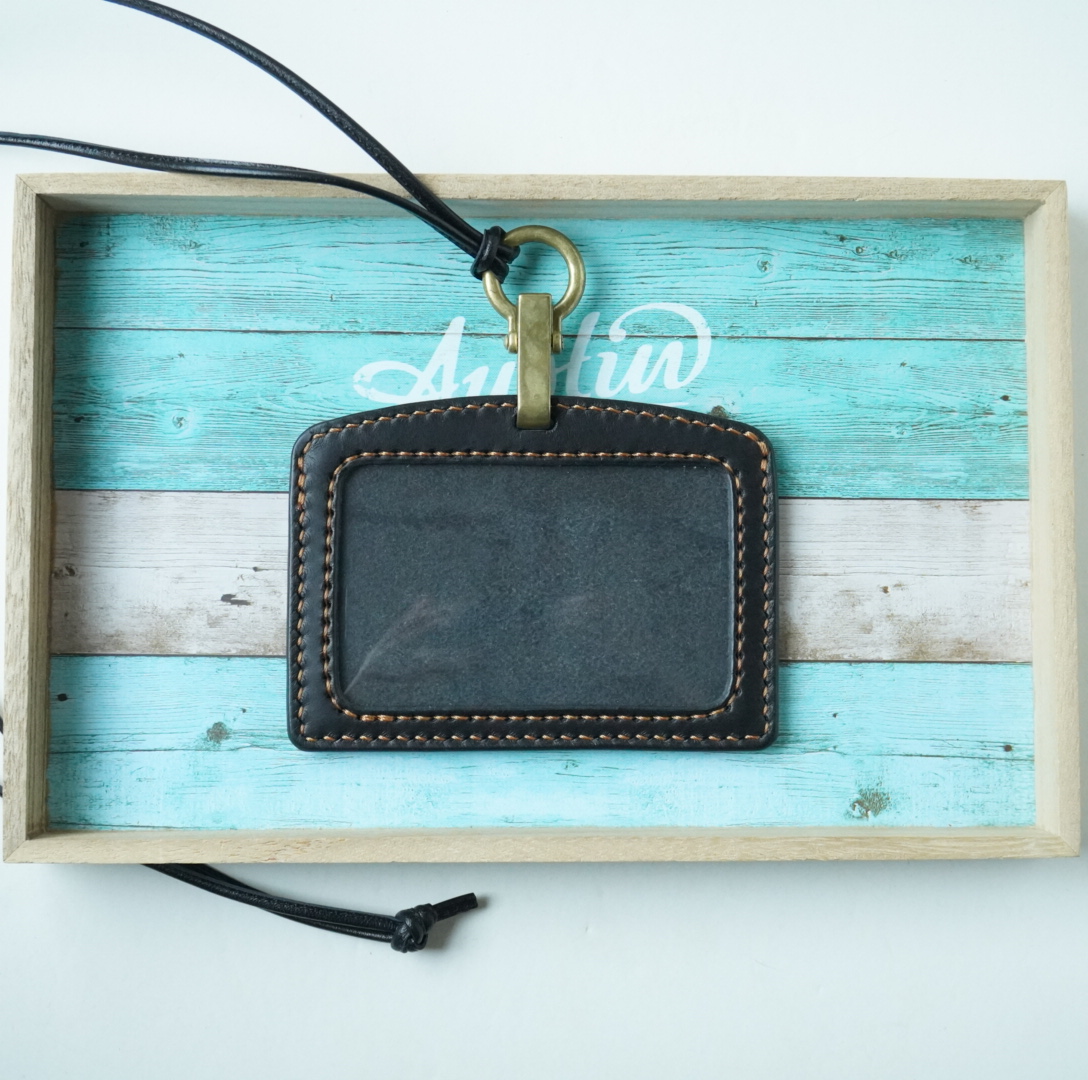 ブッテーロブラック、糸ライトキャメル、金具ゴールド