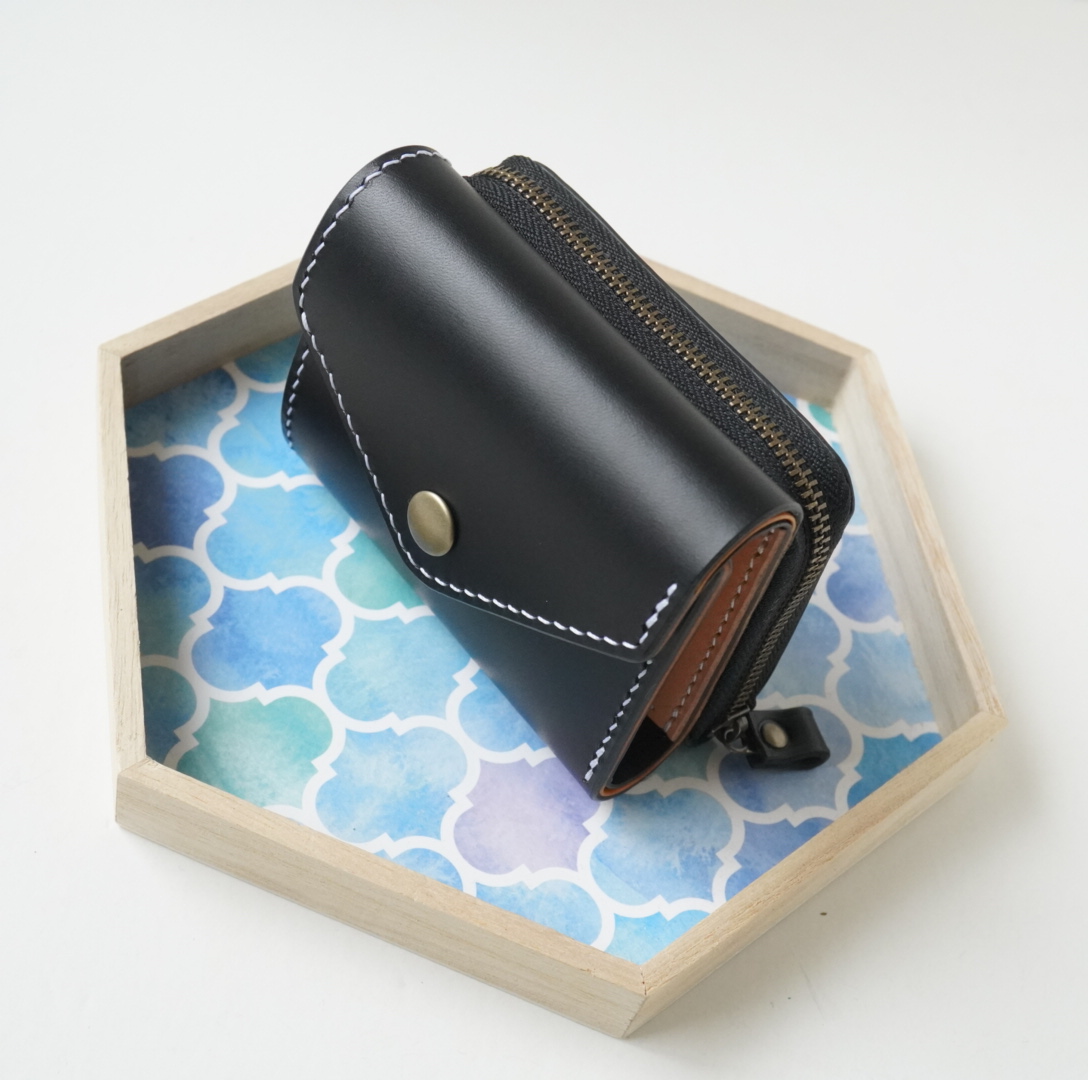 ブッテーロ黒、黄色ナチュラル、糸白、ファスナーブラックアンティーク