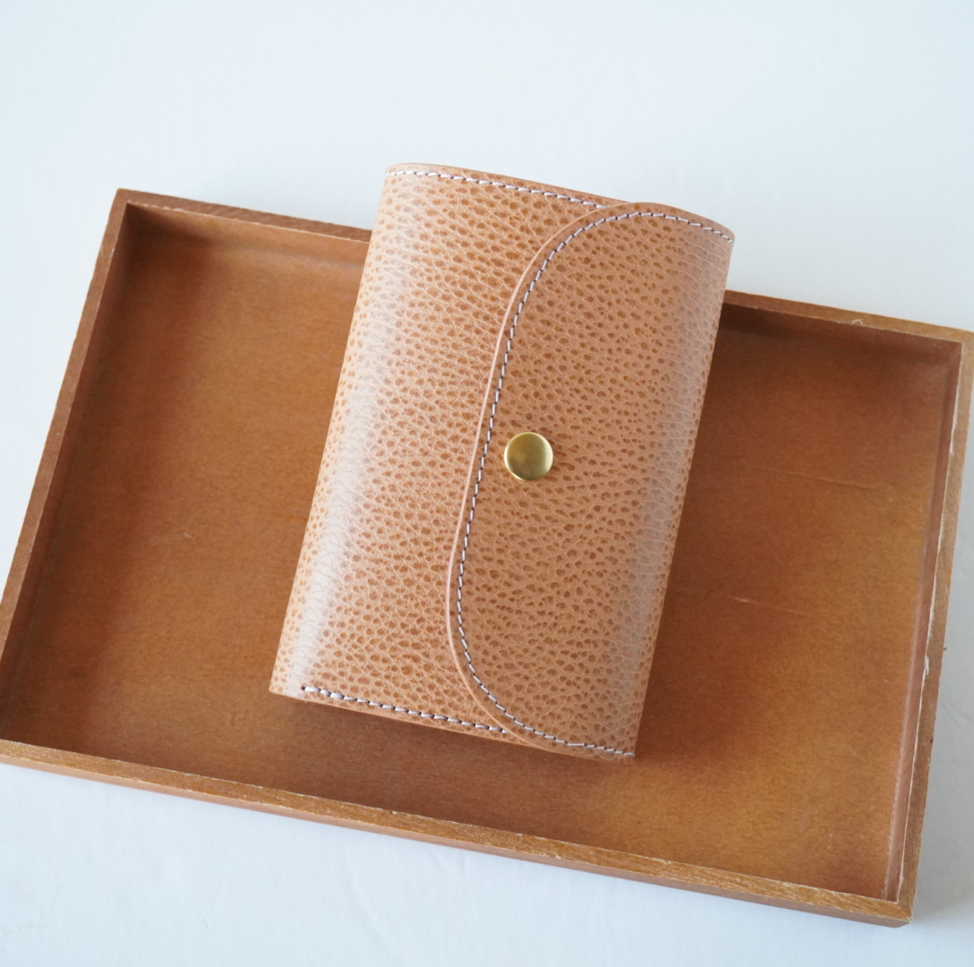 ドラーロナチュラル、糸白、金具ゴールド