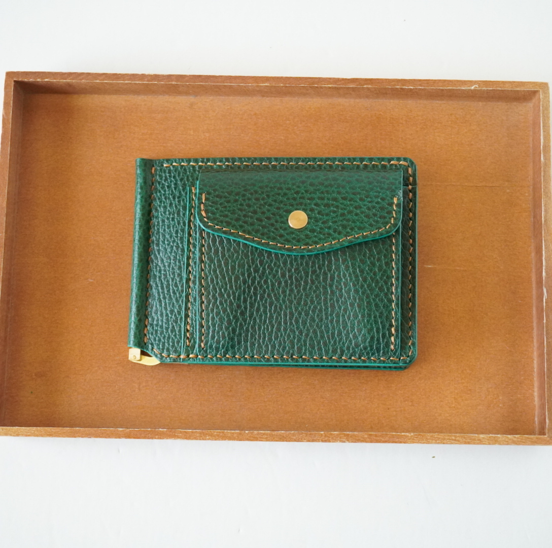 ドラーログリーン、糸ライトキャメル、金具ゴールド、内張りイエロー